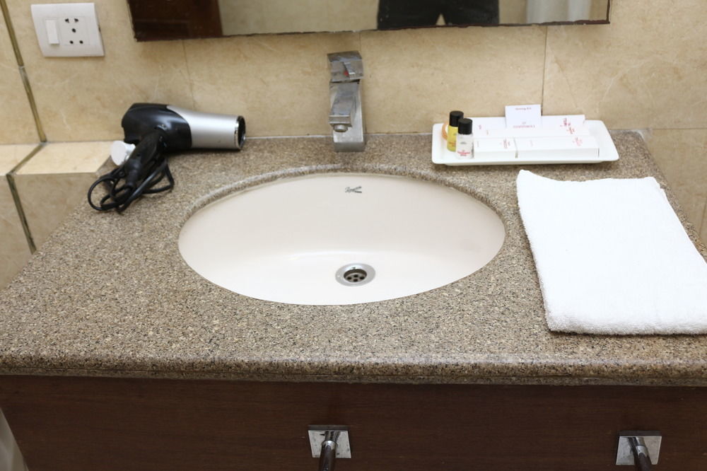 Fabhotel Goodwill Gk 1 Ню Делхи Екстериор снимка